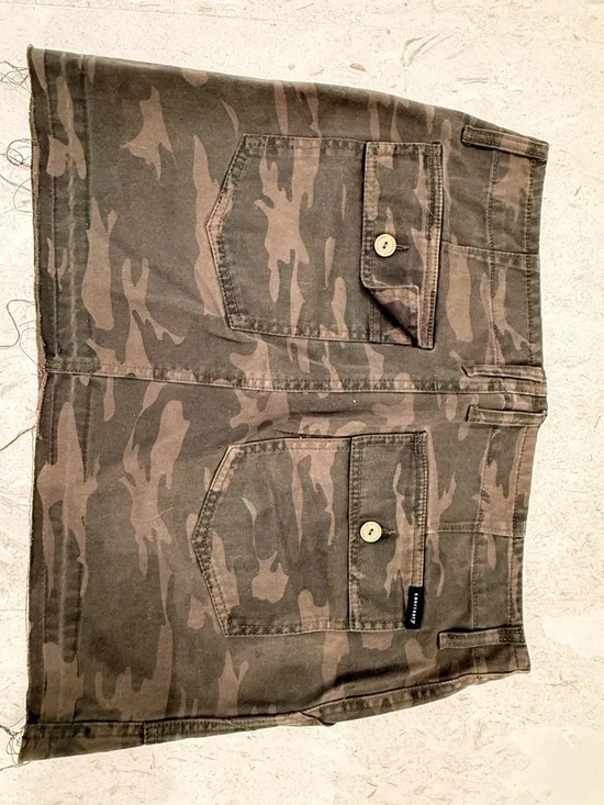 Sanctuary Camo Utility Mini Skirt in Olive and Black - Picture 3 of 5